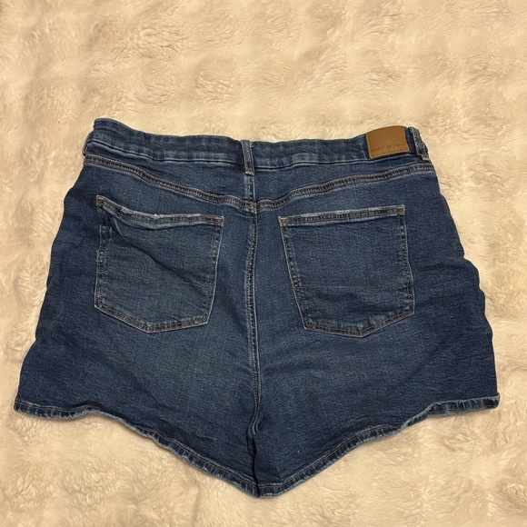 NWOT American Eagle Outfitters Stretch Curvy Mom Short - Picture 3 of 3
